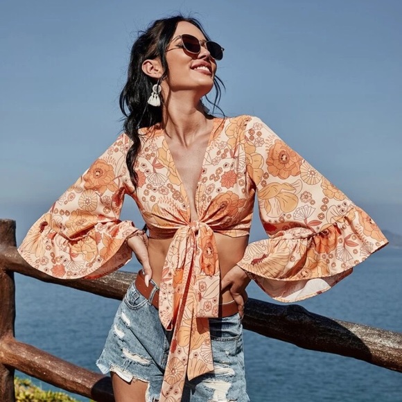 SHEIN Tops - SHEIN 70s Floral Top